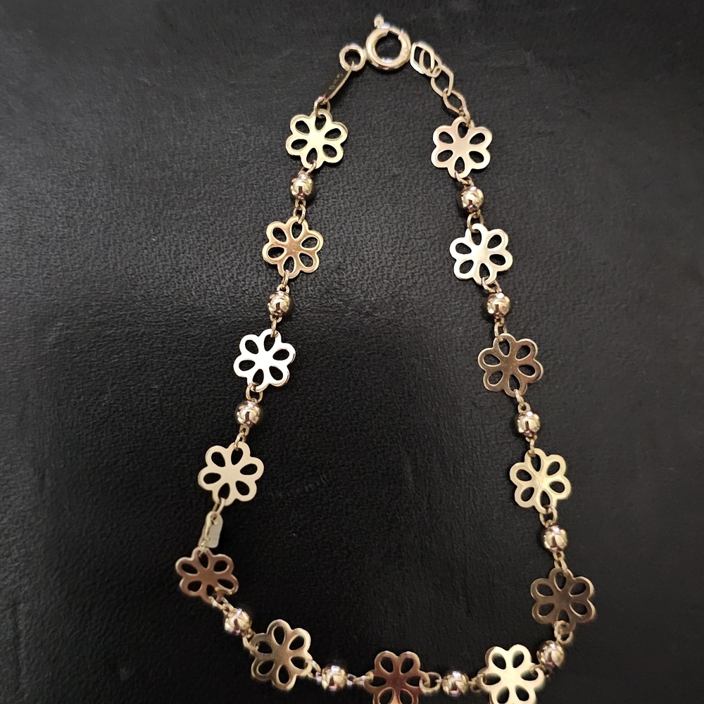 !!SOLD!!! 14k Solid Gold Flower Charm Bracelet